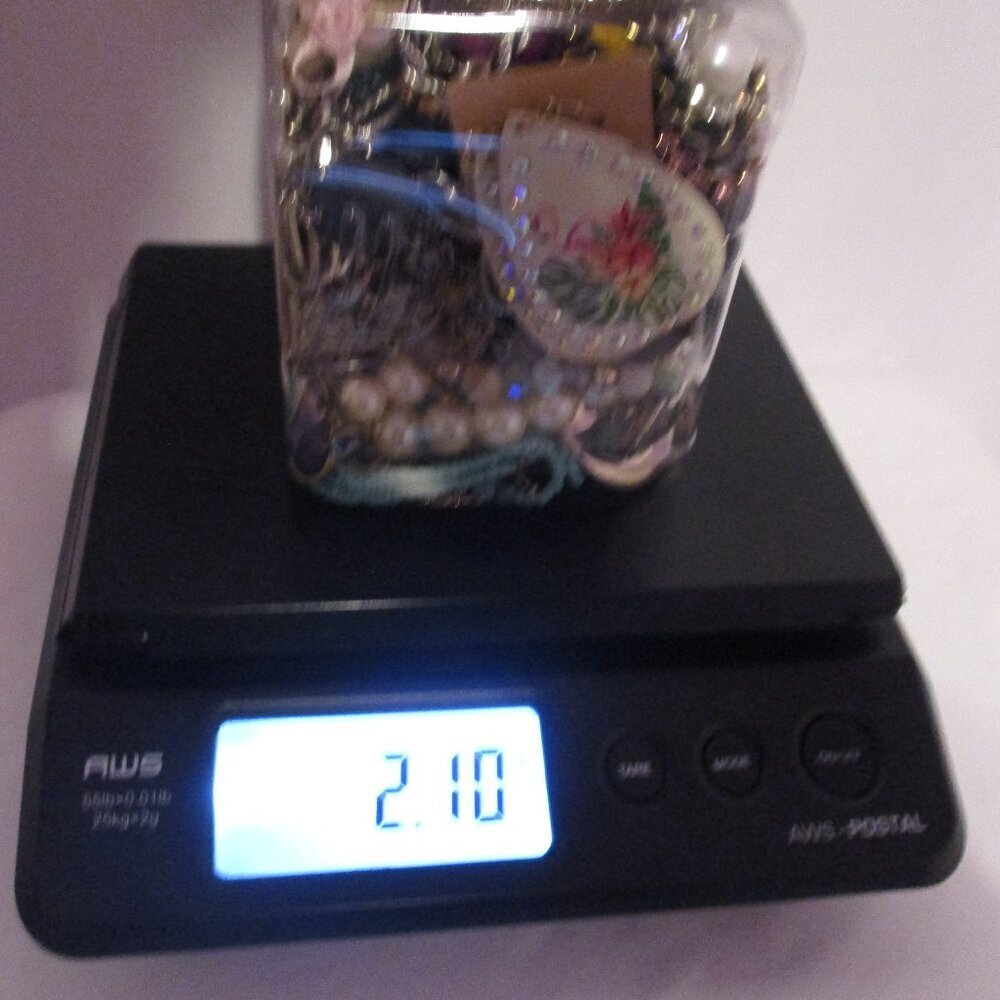 Mystery Jewelry Jar 2.10 LB Lot Necklaces Bracelets Brooches Pendants Chains - Picture 4 of 12